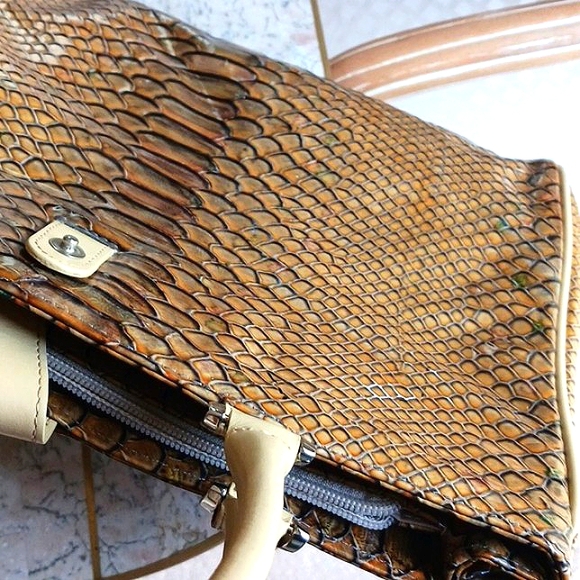 LEATHER HANDBAG/"Danier", reptile print, 2 zipper pockets, 2 main pockets, NEW - Picture 4 of 14